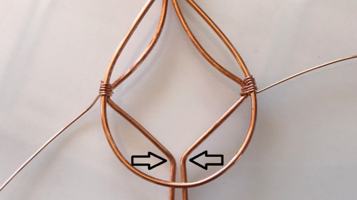 Pendentif en pierre gemme serti avec du fil de cuivre : Etape 22