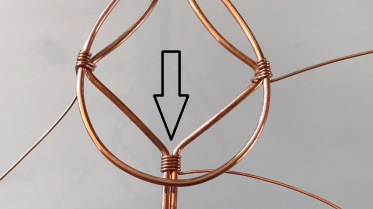 Pendentif en pierre gemme serti avec du fil de cuivre : Etape 23