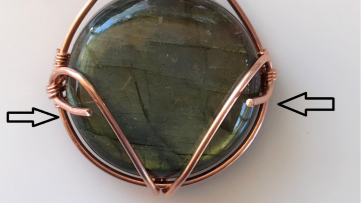 Pendentif en pierre gemme serti avec du fil de cuivre : Etape 28