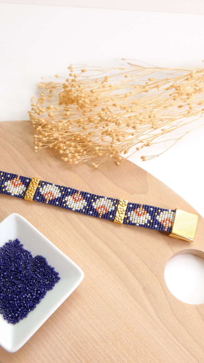Bracelet Miyuki motif éventail avec barrettes fleurs dorées et fermoir aimanté