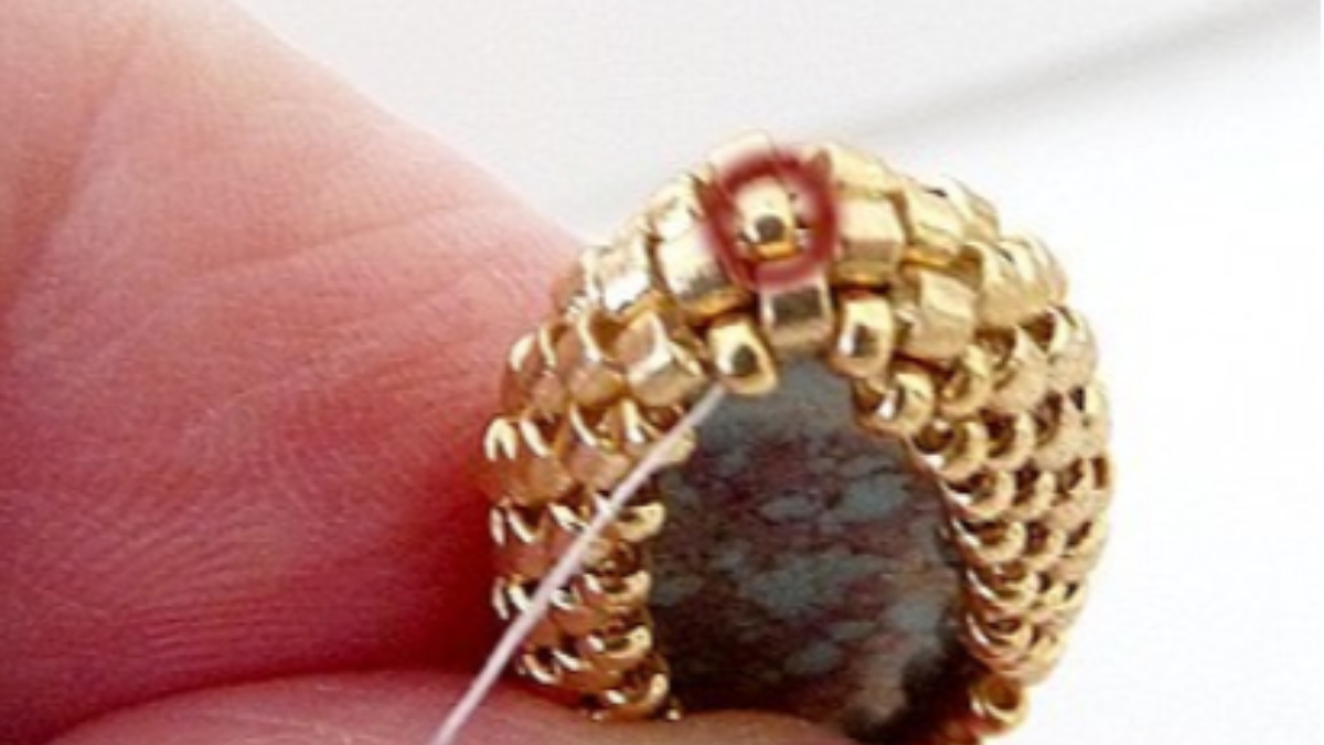 Accessoire de sac, pompon perle Angèle avec perles en verre Athos par Puca : Etape 9