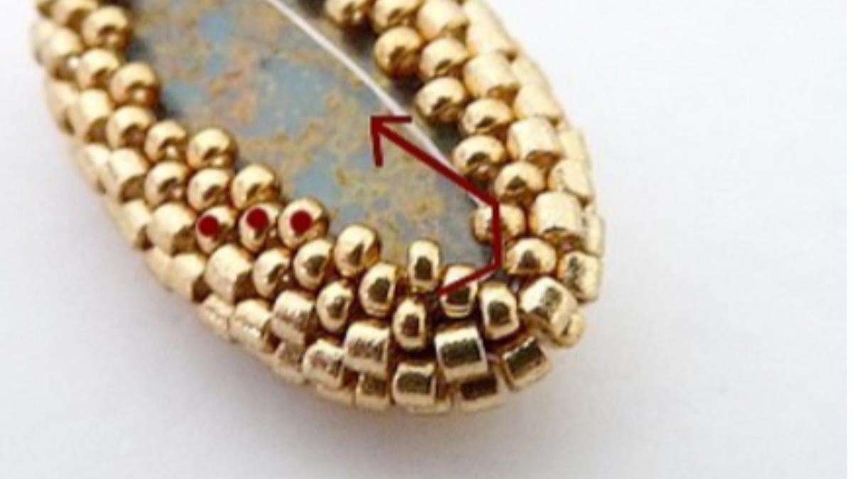 Accessoire de sac, pompon perle Angèle avec perles en verre Athos par Puca : Etape 10