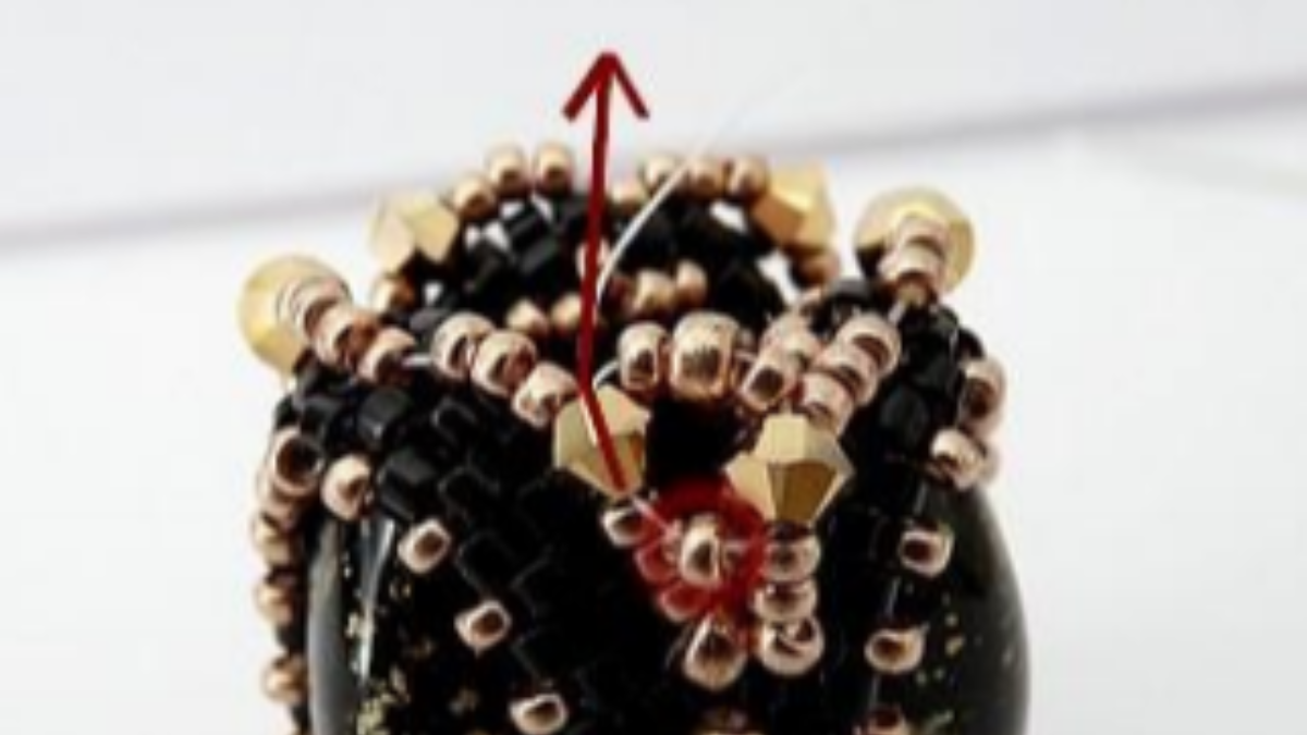 Accessoire de sac, pompon perle Angèle avec perles en verre Athos par Puca : Etape 27