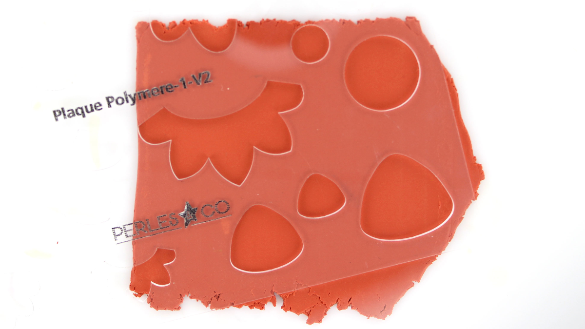 Boucles d'oreilles fleurs en polymère texture tissu et effet marbré : Etape 1 Boucles d'oreilles fleurs en polymère texture tissu et effet marbré : Etape 1