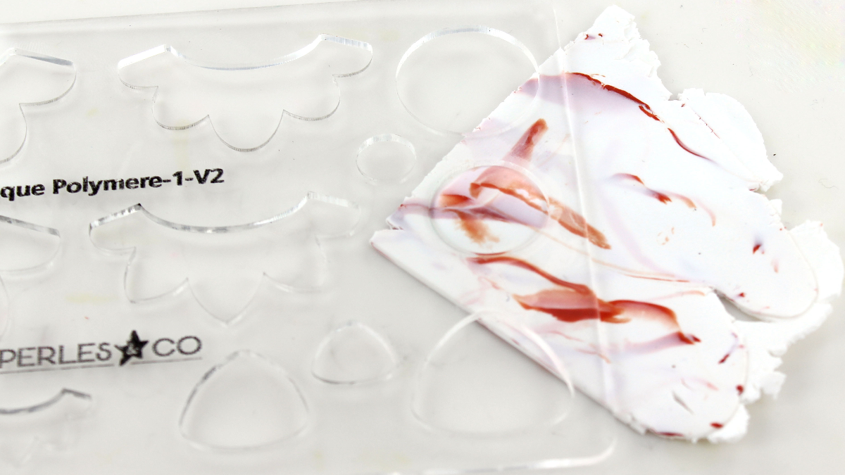 Boucles d'oreilles fleurs en polymère texture tissu et effet marbré : Etape 6 Boucles d'oreilles fleurs en polymère texture tissu et effet marbré : Etape 6