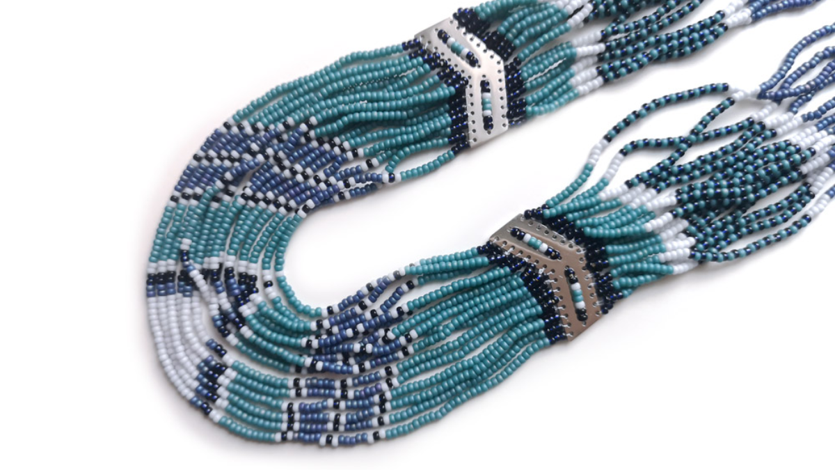 Collier long multirangs avec perles de rocailles miyuki bleu et turquoise : Etape 7