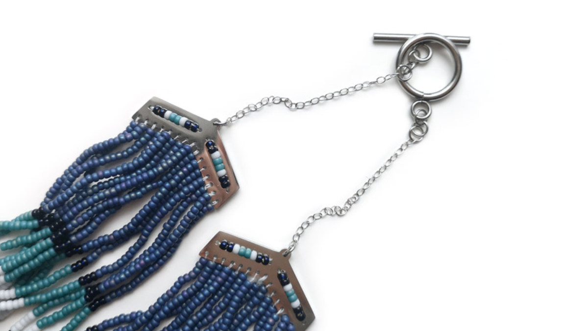 Collier long multirangs avec perles de rocailles miyuki bleu et turquoise : Etape 8