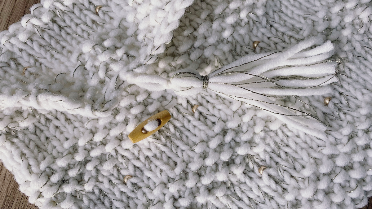 Pochette d'ordinateur chic au tricot avec insertion de perles métalliques et fil doré : Etape 13