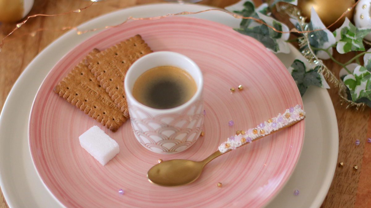 Schéma DIY Custo cuillère avec perles de rocailles et perles en cristal Schéma DIY Custo cuillère avec perles de rocailles et perles en cristal