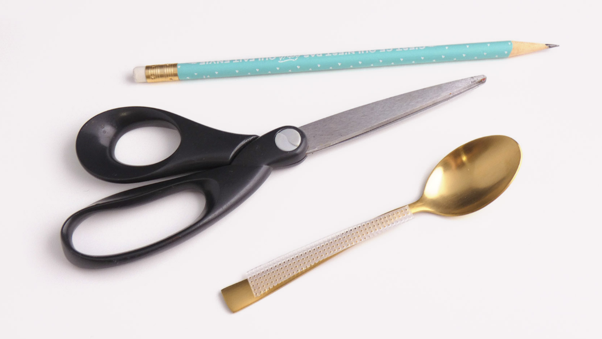 DIY Custo cuillère avec perles de rocailles et perles en cristal : Etape 1 DIY Custo cuillère avec perles de rocailles et perles en cristal : Etape 1