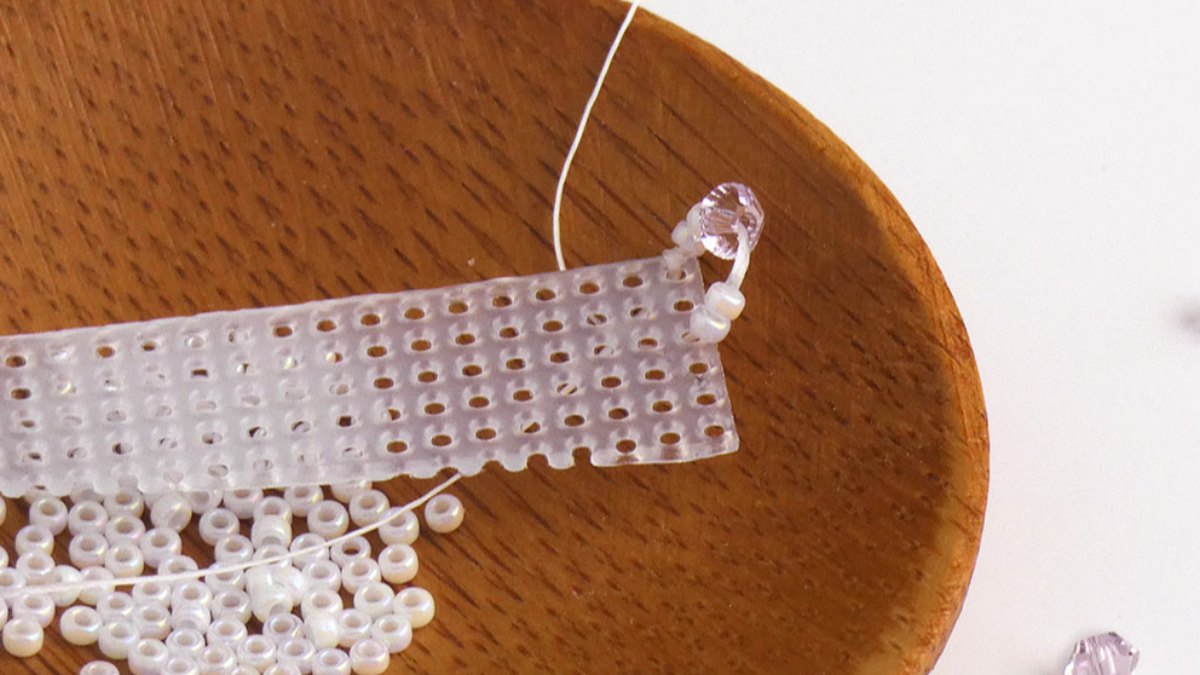 DIY Custo cuillère avec perles de rocailles et perles en cristal : Etape 2 DIY Custo cuillère avec perles de rocailles et perles en cristal : Etape 2