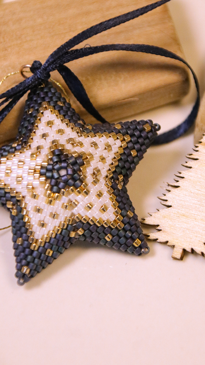 Schéma Etoiles 3D de Noël en tissage peyote de perles Miyuki Schéma Etoiles 3D de Noël en tissage peyote de perles Miyuki