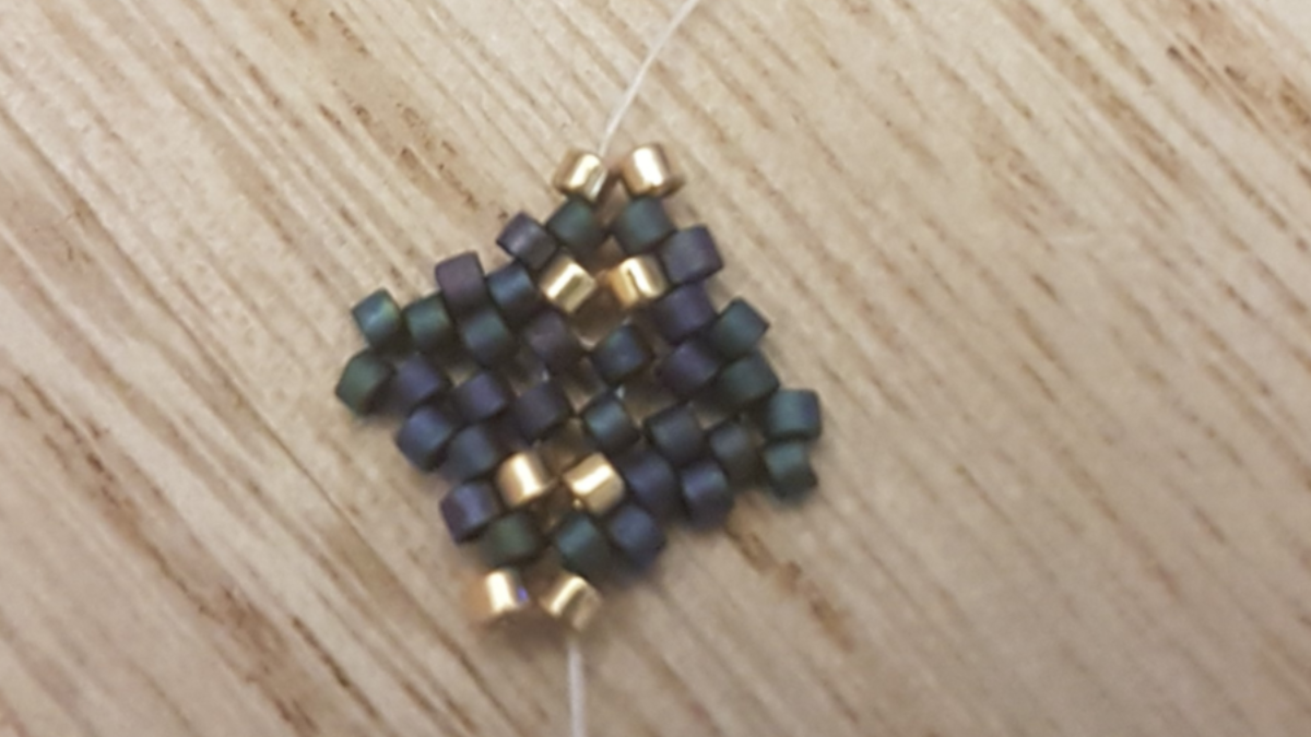 Etoiles 3D de Noël en tissage peyote de perles Miyuki : Etape 3 Etoiles 3D de Noël en tissage peyote de perles Miyuki : Etape 3