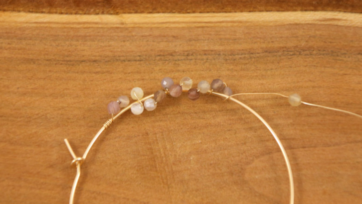 DIY Créoles en gold filled (or laminé) avec perles d'eau douce et agate : Etape 2