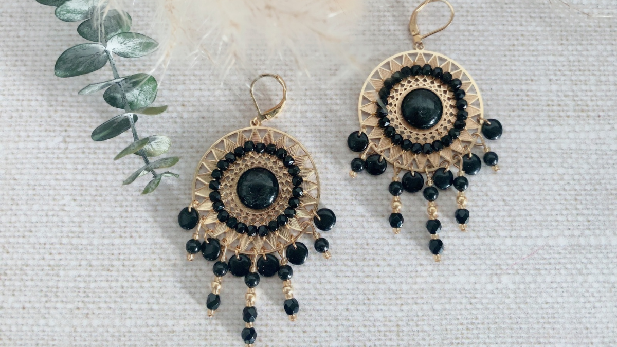 Schéma Boucles d'oreilles Pia en tissage de perles noires et dorées Schéma Boucles d'oreilles Pia en tissage de perles noires et dorées