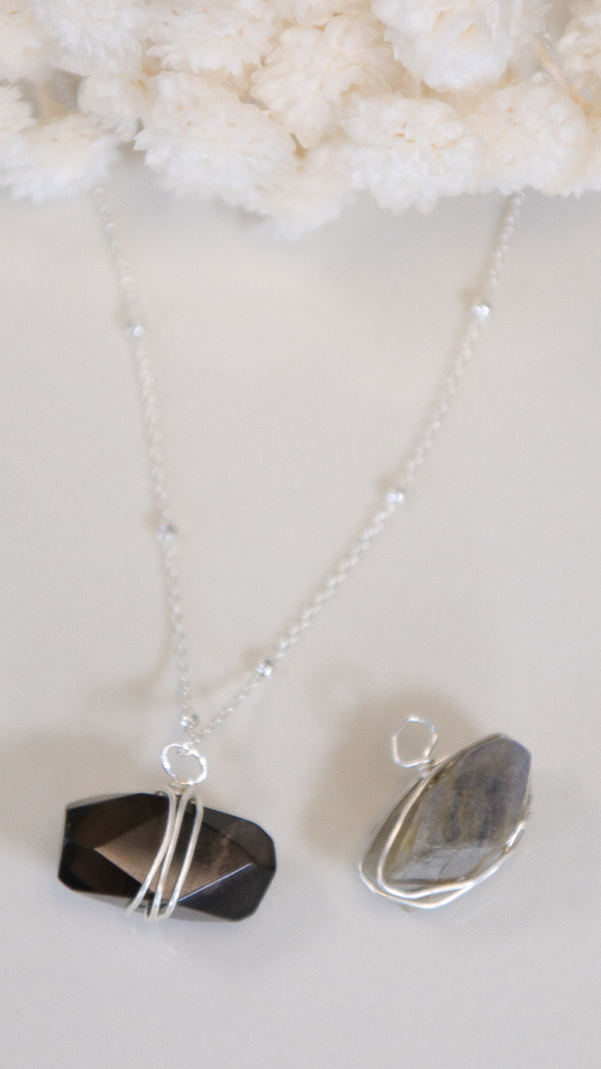 Schéma Collier chaîne boule en Argent 925 et pendentif en Quartz fumé Schéma Collier chaîne boule en Argent 925 et pendentif en Quartz fumé