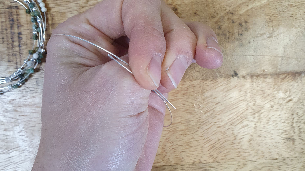 Bracelet semainier en argent 925 avec des pierres Howlite et Turquoise africaine : Etape 2 Bracelet semainier en argent 925 avec des pierres Howlite et Turquoise africaine : Etape 2