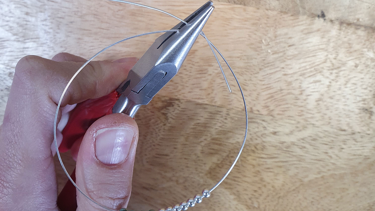 Bracelet semainier en argent 925 avec des pierres Howlite et Turquoise africaine : Etape 3 Bracelet semainier en argent 925 avec des pierres Howlite et Turquoise africaine : Etape 3