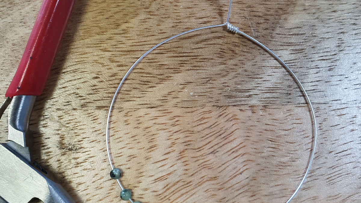 Bracelet semainier en argent 925 avec des pierres Howlite et Turquoise africaine : Etape 4 Bracelet semainier en argent 925 avec des pierres Howlite et Turquoise africaine : Etape 4