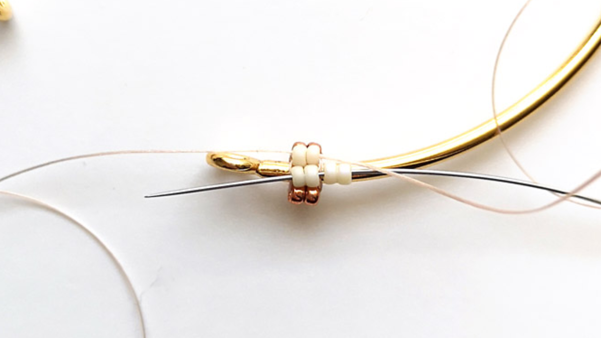 Bracelet jonc en tissage twisted herringbone tubulaire avec rocailles Miyuki 15/0 : Etape 6