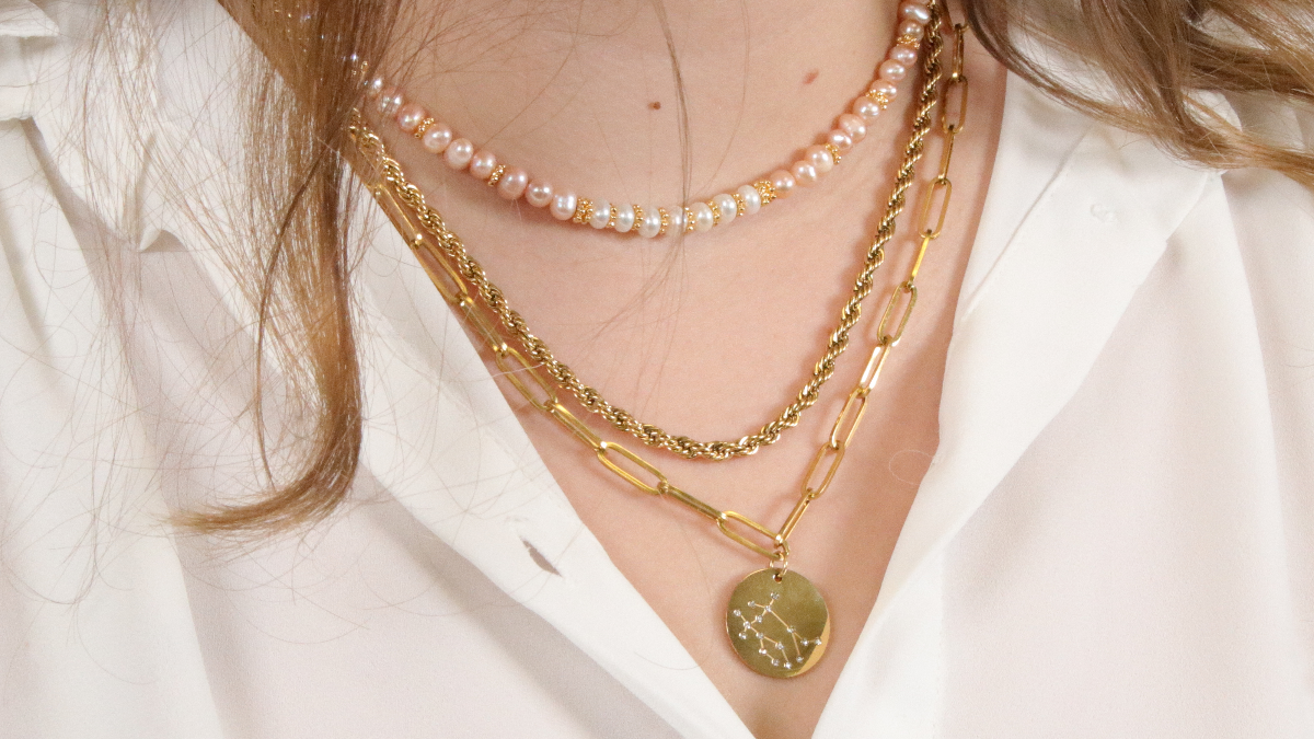 DIY Stacking de colliers dorés maxi chaînes et ras de cou en perles d'eau douce DIY Stacking de colliers dorés maxi chaînes et ras de cou en perles d'eau douce