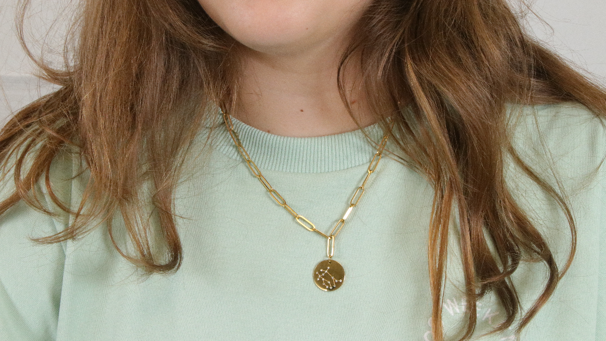 Schéma DIY Stacking de colliers dorés maxi chaînes et ras de cou en perles d'eau douce Schéma DIY Stacking de colliers dorés maxi chaînes et ras de cou en perles d'eau douce