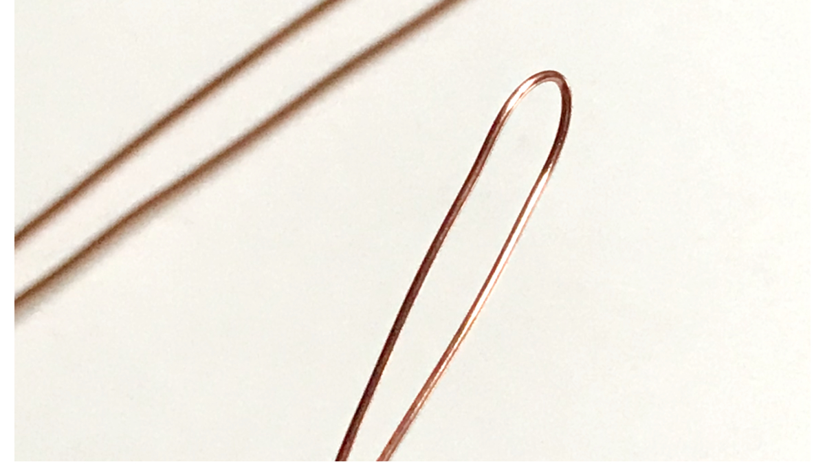 Pendentif serti wire wrapping avec cabochon pierre gemme et fil de cuivre : Etape 2