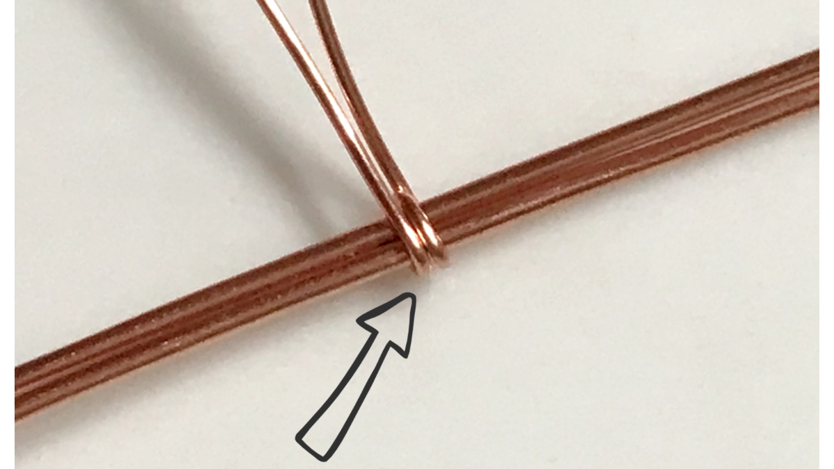 Pendentif serti wire wrapping avec cabochon pierre gemme et fil de cuivre : Etape 5