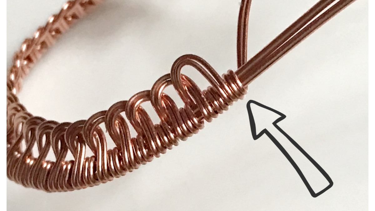 Pendentif serti wire wrapping avec cabochon pierre gemme et fil de cuivre : Etape 26