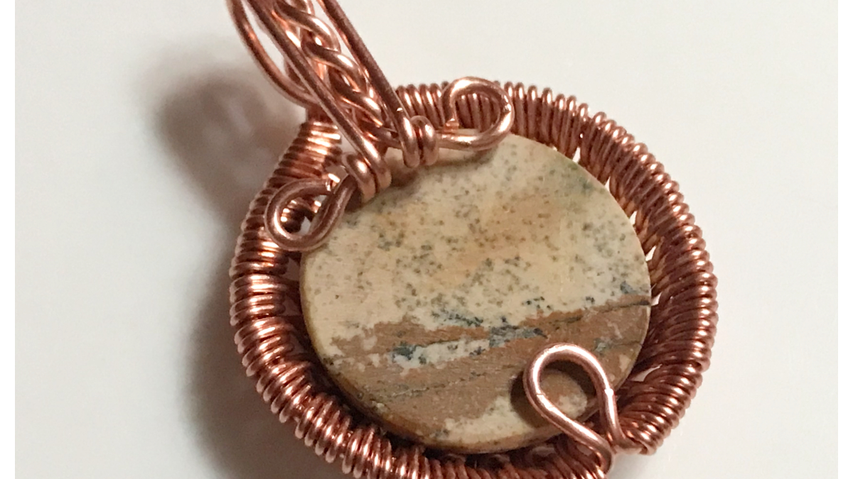 Pendentif serti wire wrapping avec cabochon pierre gemme et fil de cuivre : Etape 38