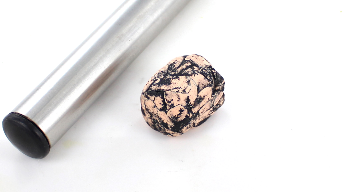 DIY collier en pâte polymère imitation perles howlite pastel : Etape 3