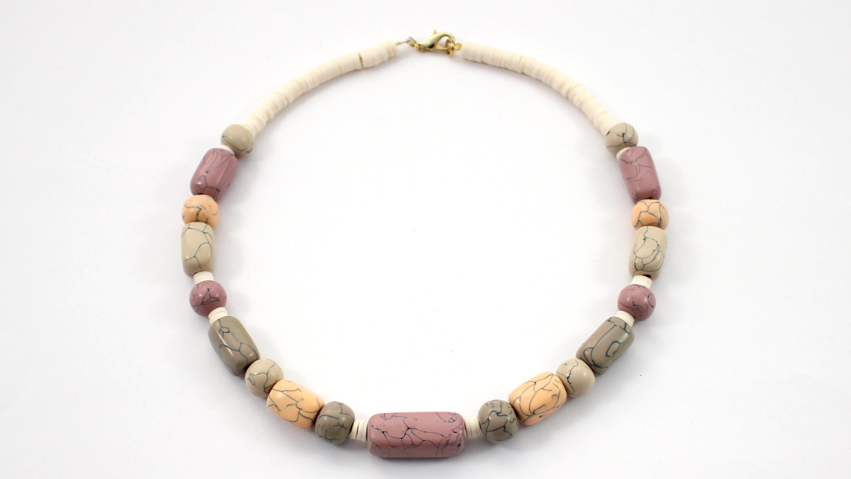 DIY collier en pâte polymère imitation perles howlite pastel : Etape 12