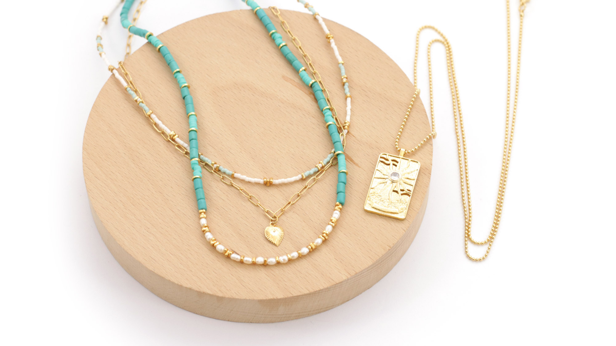 DIY Stacking de colliers pendentif carte de Tarot soleil et perles Heishi -  Perles & Co