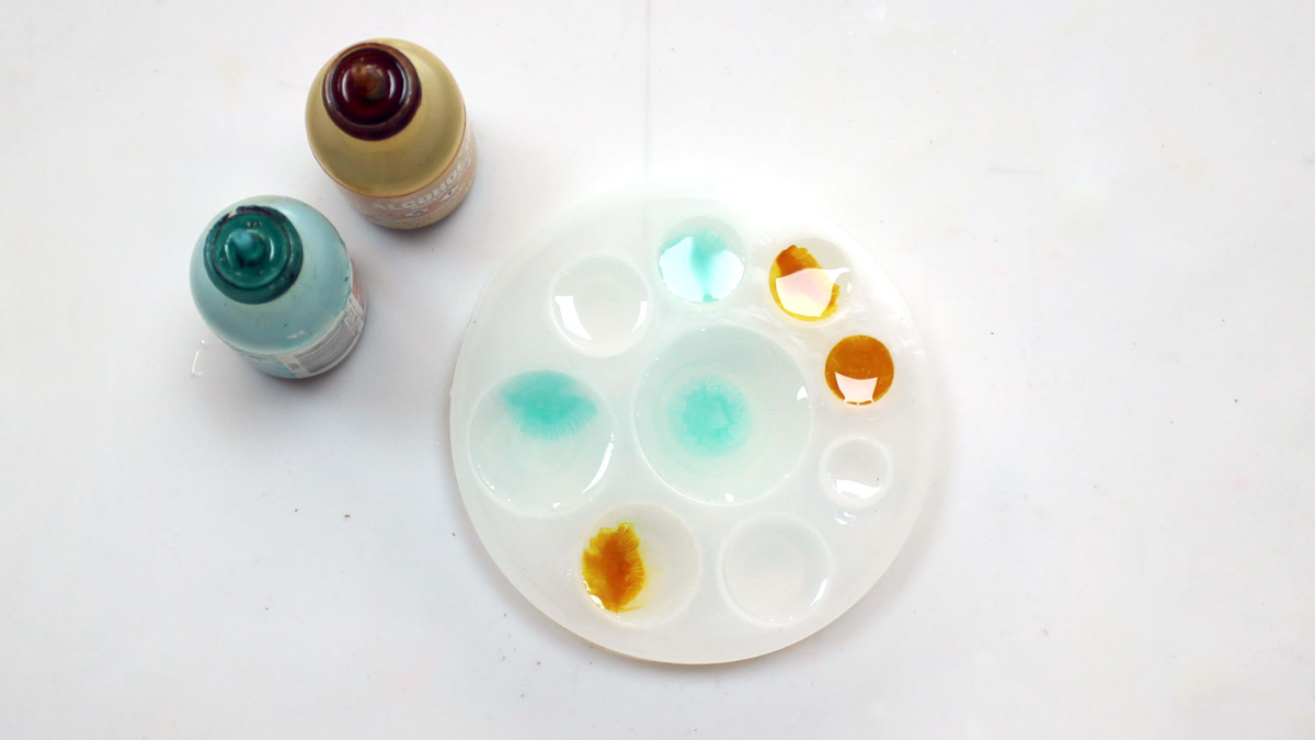 Pendentif cabochon serti en résine époxy : Etape 1 Pendentif cabochon serti en résine époxy : Etape 1