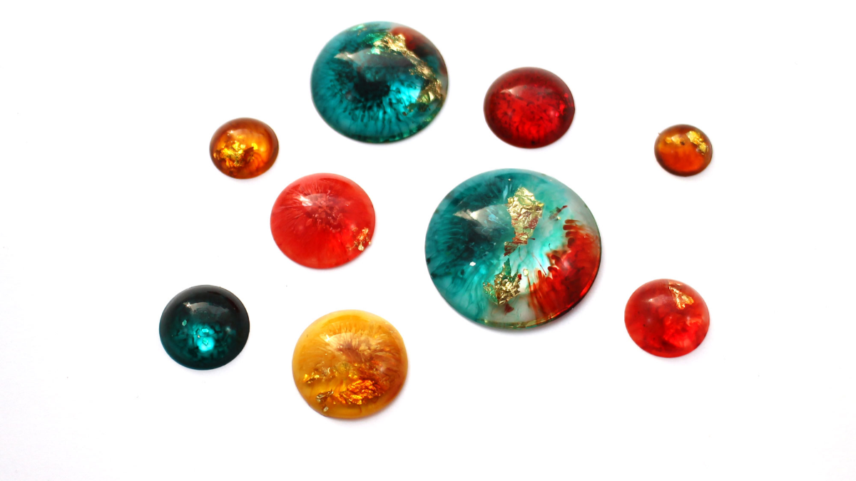 Pendentif cabochon serti en résine époxy : Etape 3 Pendentif cabochon serti en résine époxy : Etape 3