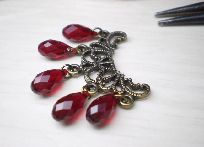 Boucles d'oreilles Bollywood avec gouttes siam PureCrystal : Etape 3