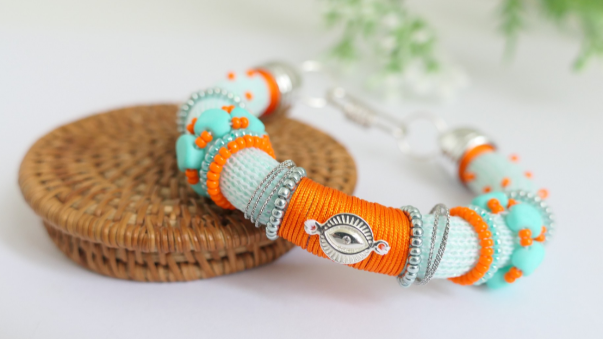 DIY Bracelet tendance Jaipur avec cordon et perles en verre par Caticoud