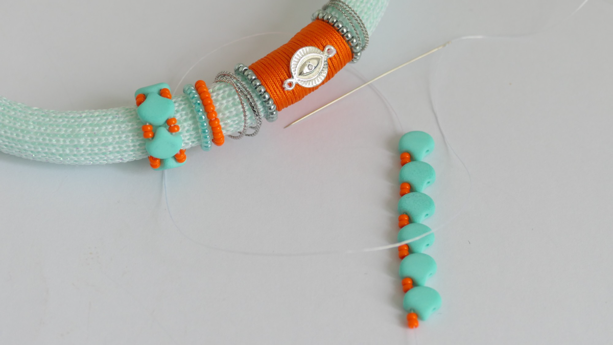 DIY Bracelet tendance Jaipur avec cordon et perles en verre par Caticoud : Etape 5