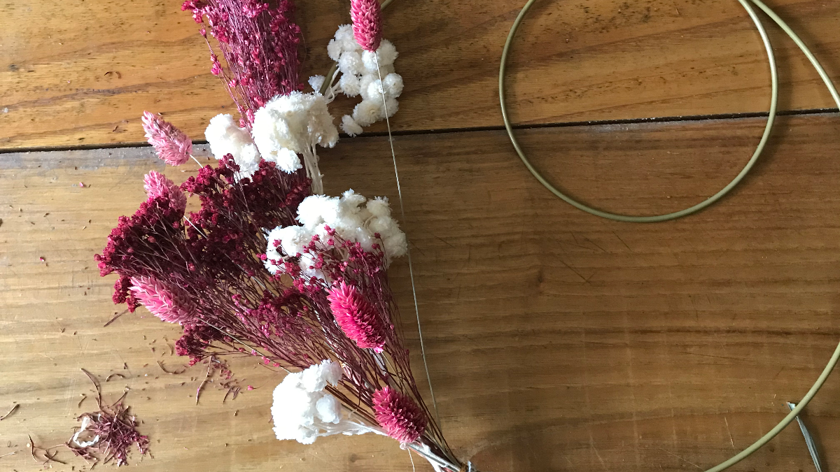 DIY Décoration bohème - Couronne de fleurs séchées : Etape 4