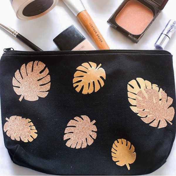 DIY customisation pochette avec motif philodendron