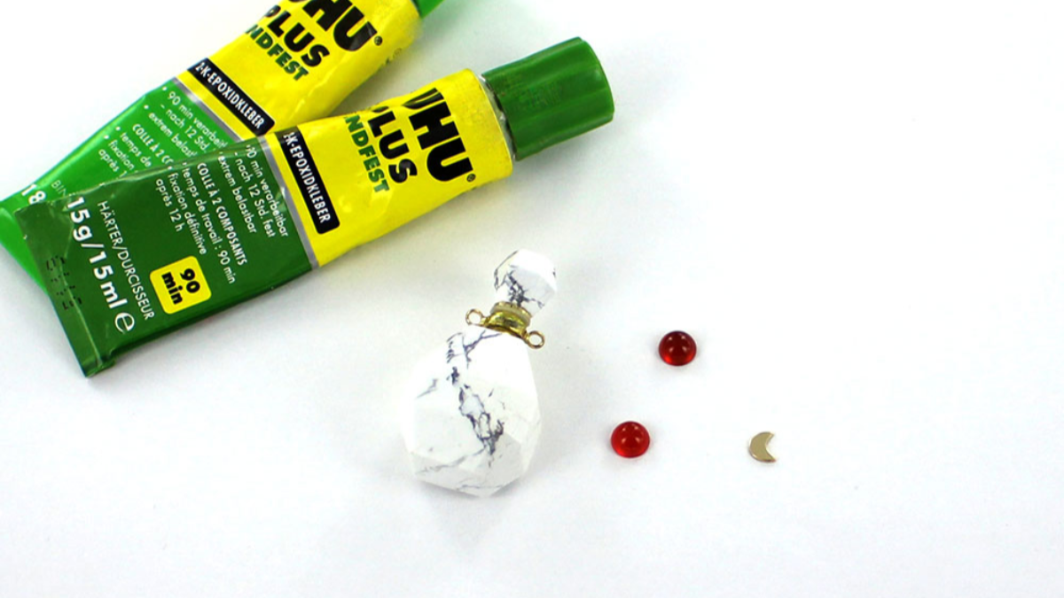 Collier sautoir mini flacon de parfum en howlite : Etape 1 Collier sautoir mini flacon de parfum en howlite : Etape 1