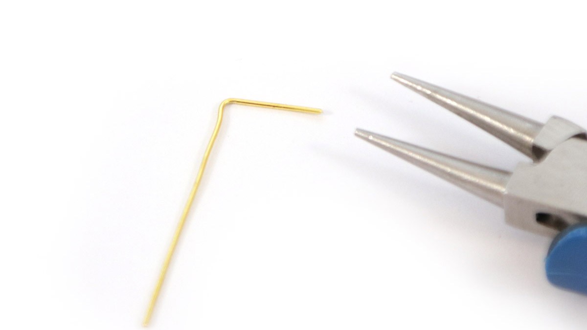 Bracelet grosse maille dorée avec des perles rondelles en resine : Etape 1