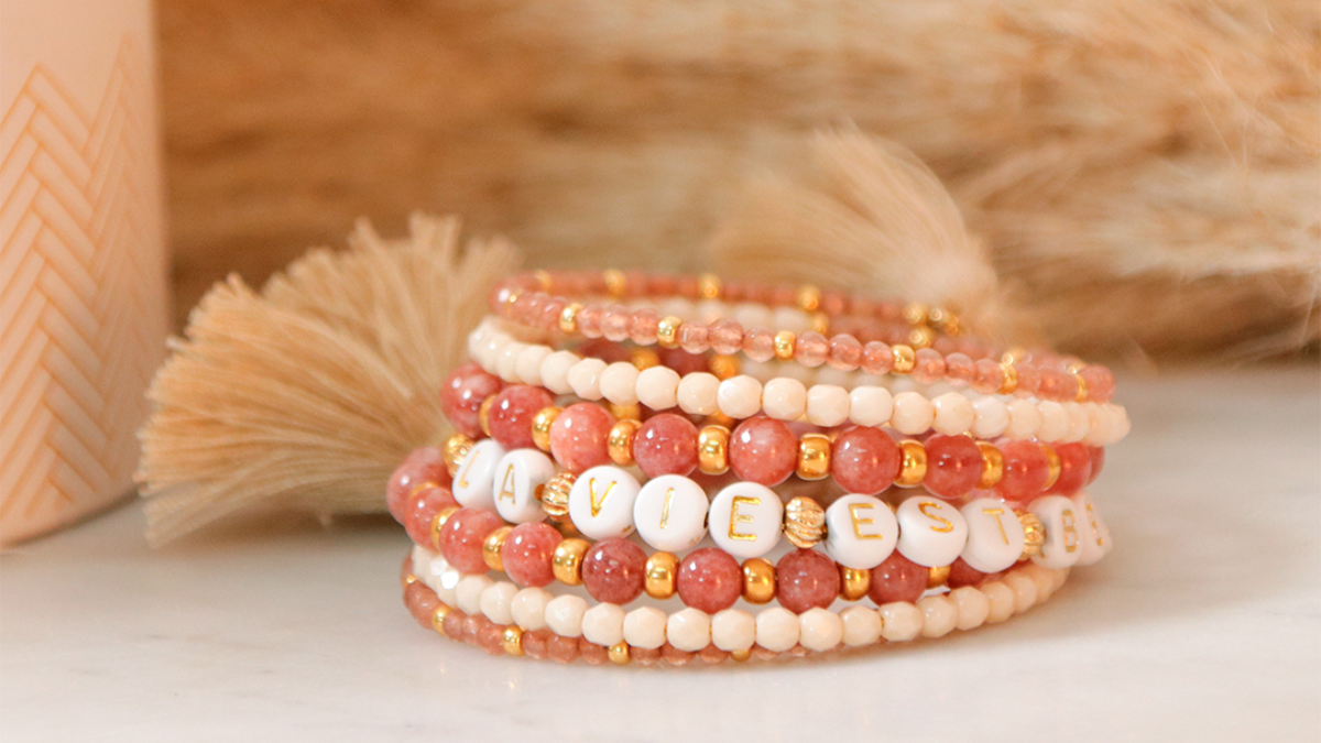 Schéma Manchette à message fil mémoire pierres gemmes et pompons