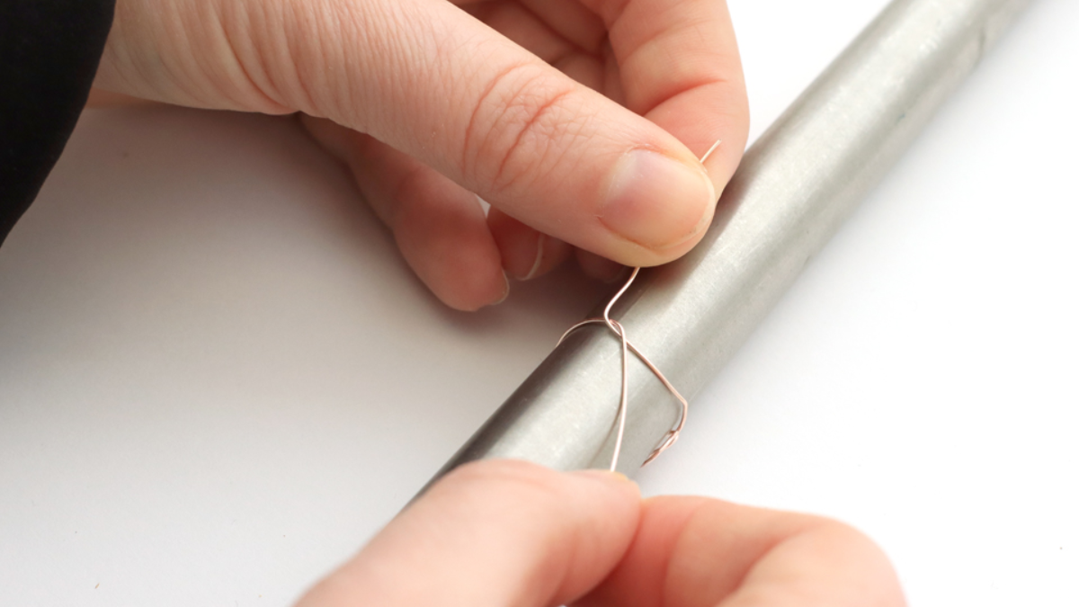 Bague mot Oui en fil formé : Etape 2