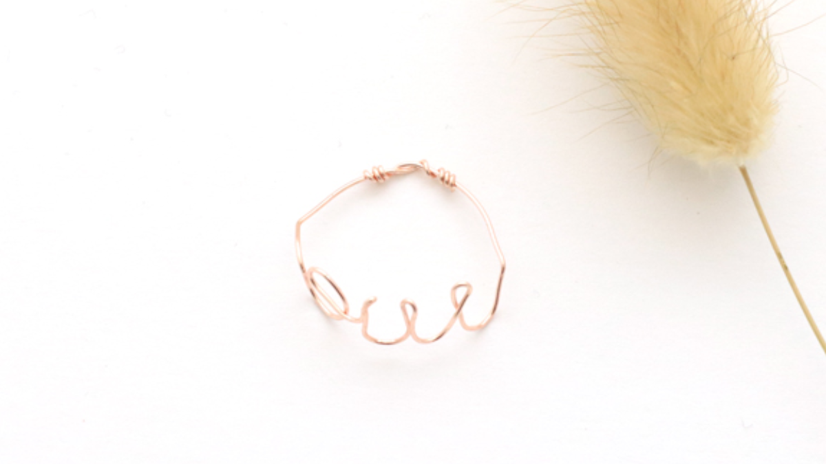 Bague mot Oui en fil formé : Etape 3