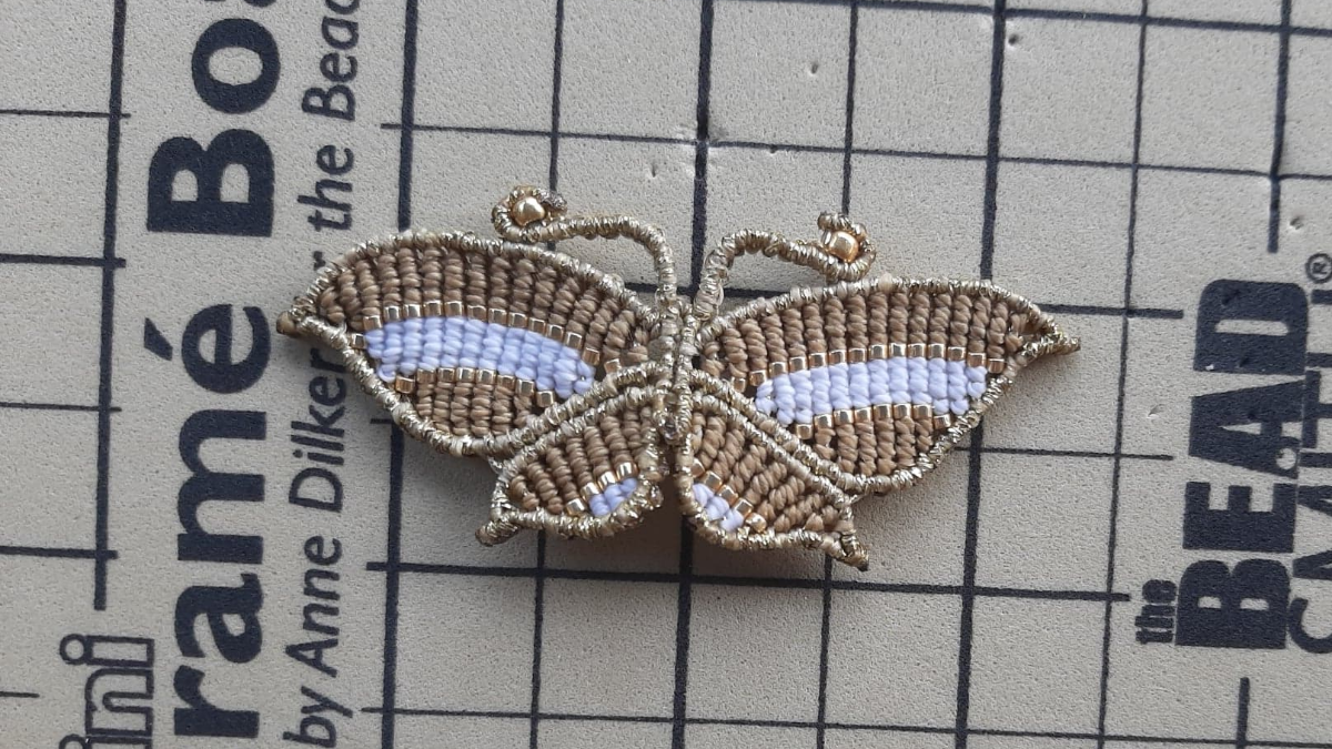 DIY Papillon en macramé avec insertion de perles Miyuki Délicas 11/0 : Etape 15