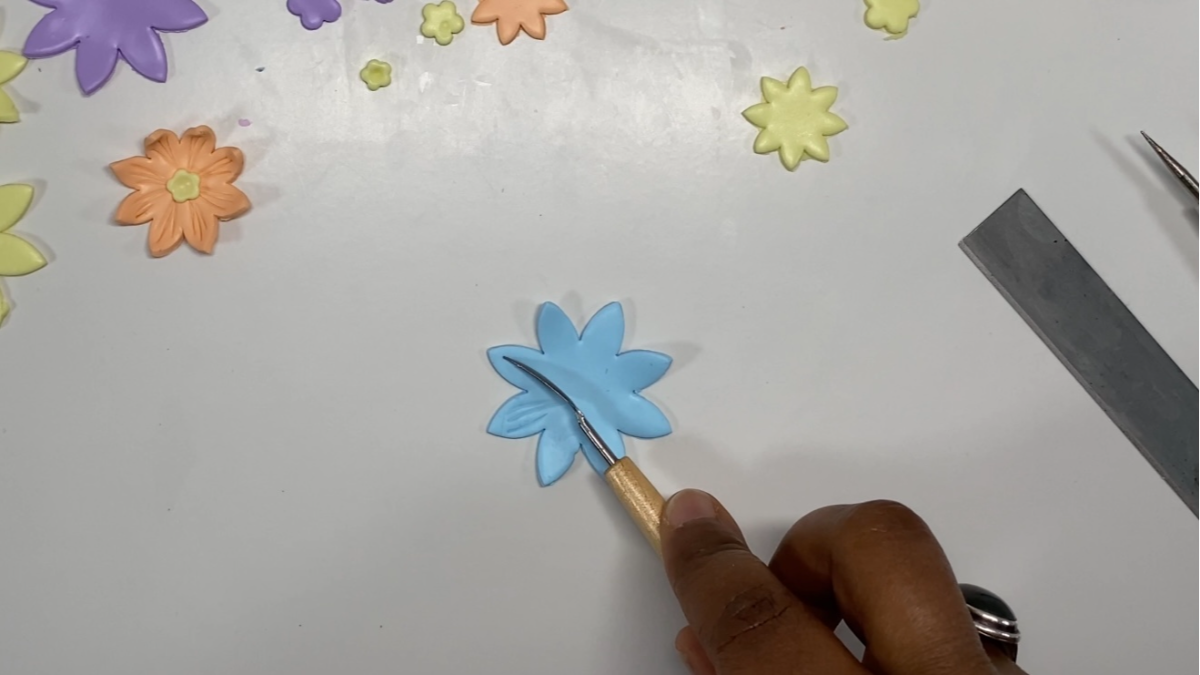 3 idées DIY pour recycler vos bocaux avec de la pâte polymère : Etape 52