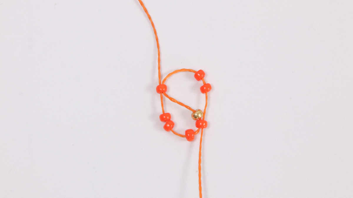 DIY Bracelet de cheville avec des fleurs en perles de rocailles : Etape 1