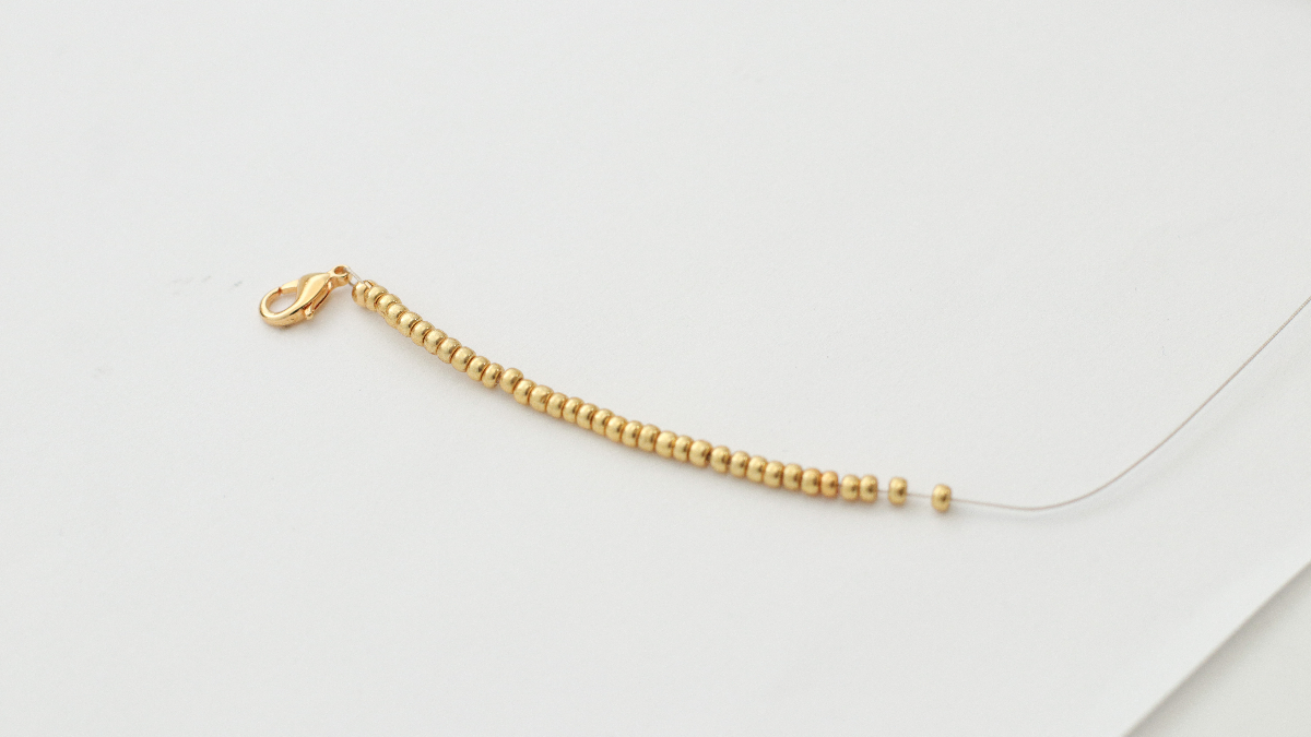 Collier tendance en pierres gemmes Agate teintée, perles Miyuki et briolette facettée Aventurine : Etape 2