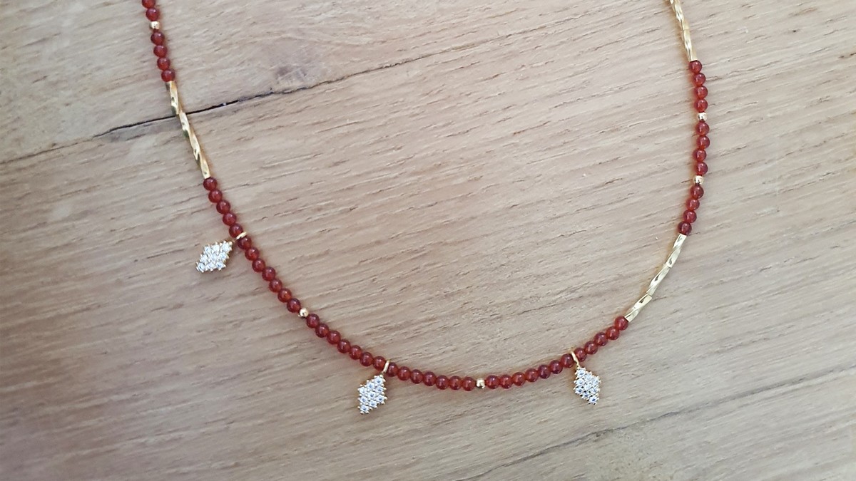 Collier multirangs tendance avec pierres gemmes Cornaline et Unakite : Etape 2